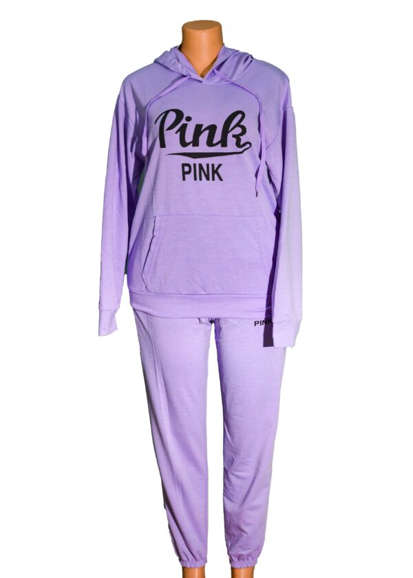 Women's Two-Piece Casual Outfit with Pullover Hoodies and Tracksuits Comes with a hood.